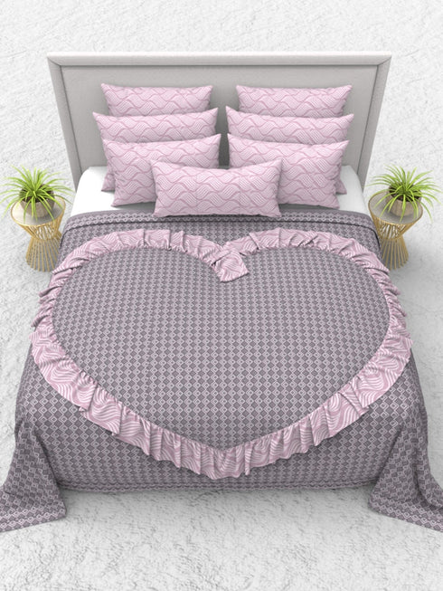 The White Moss Valentine Heart Winter comforter with 2 pillow covers
